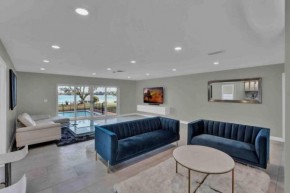 Luxurious 5 bedroom lake house 3min from Universal